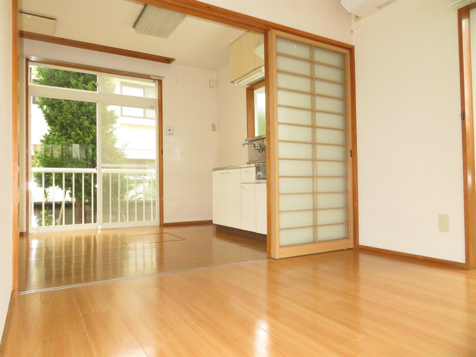 居室・リビング　二面採光で明るいリビングです。