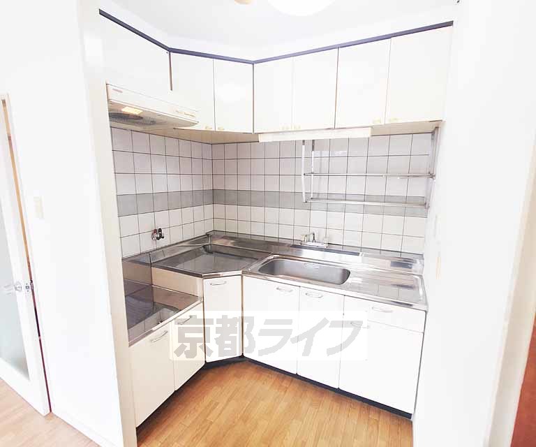 キッチン　比較的大きなキッチンです