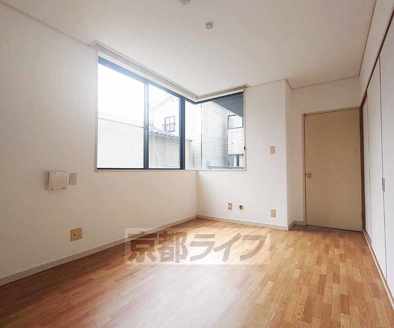 居室・リビング　落ち着いた雰囲気のお部屋です