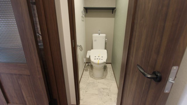 トイレ　同物件別号室の写真