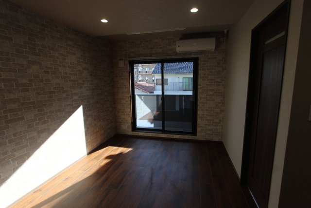 居室・リビング　同物件別号室の写真