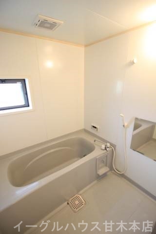 バス・シャワールーム　一坪バスで毎日のお風呂も快適。