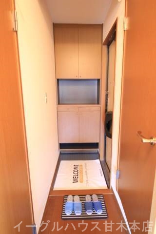 玄関　リフォーム済みで即入居可能。