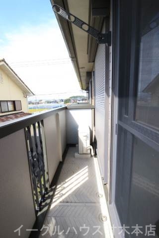 バルコニー　南西向きで陽当たり良好。