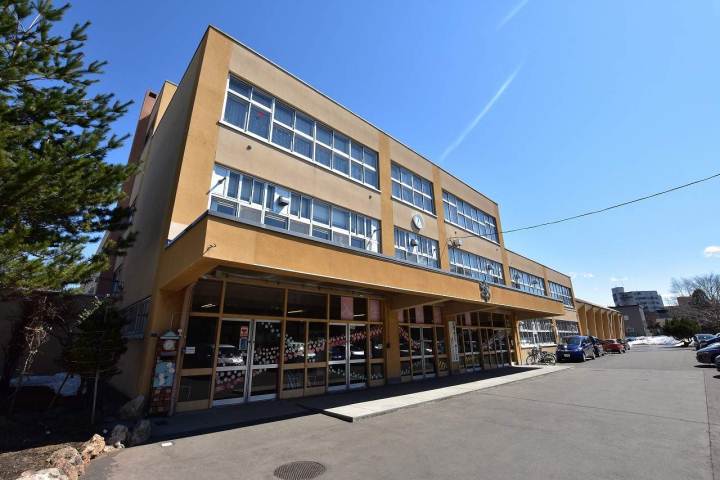 小学校　発寒南小学校（小学校）まで192m