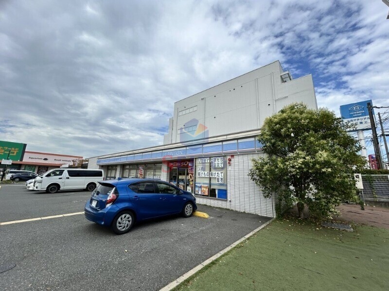 コンビニ　ローソン 内環豊中服部寿町店（コンビニ）まで614m