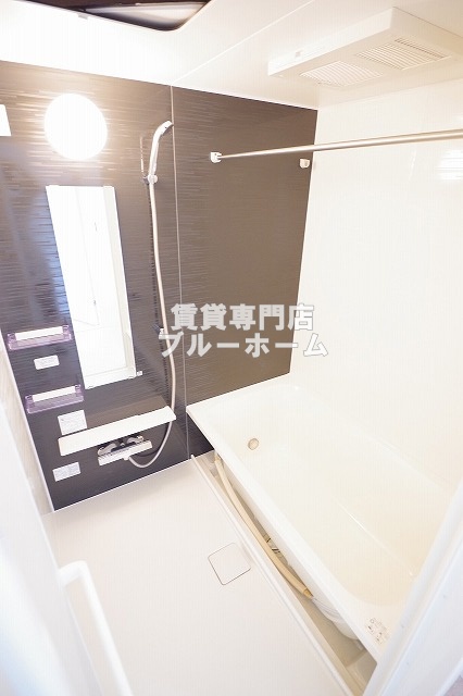 バス・シャワールーム　お風呂は浴室乾燥機付き！