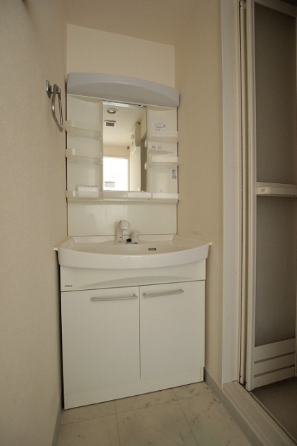 洗面設備　写真は別号室のものです。