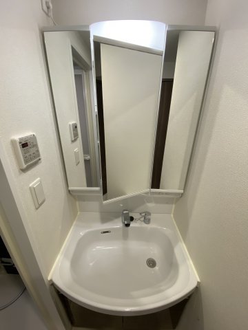 洗面設備　プレサンス立売堀ベルヴィル　独立洗面化粧台