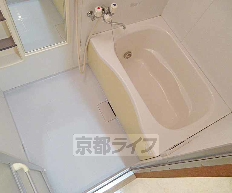 バス・シャワールーム　ゆっくり浸かれます・