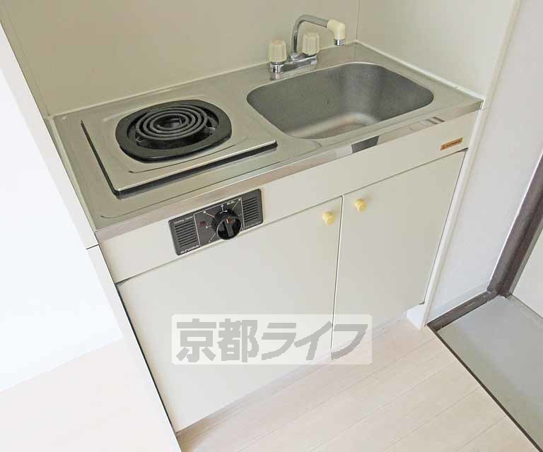 キッチン　コンパクトで圧迫感のないキッチンです・