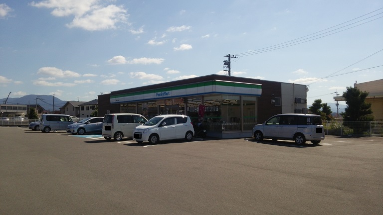 コンビニ　ファミリーマート 岩出川尻店様（コンビニ）まで529m