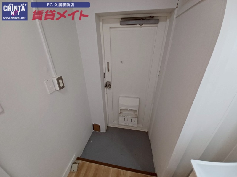 玄関　※同物件別部屋のお写真です。