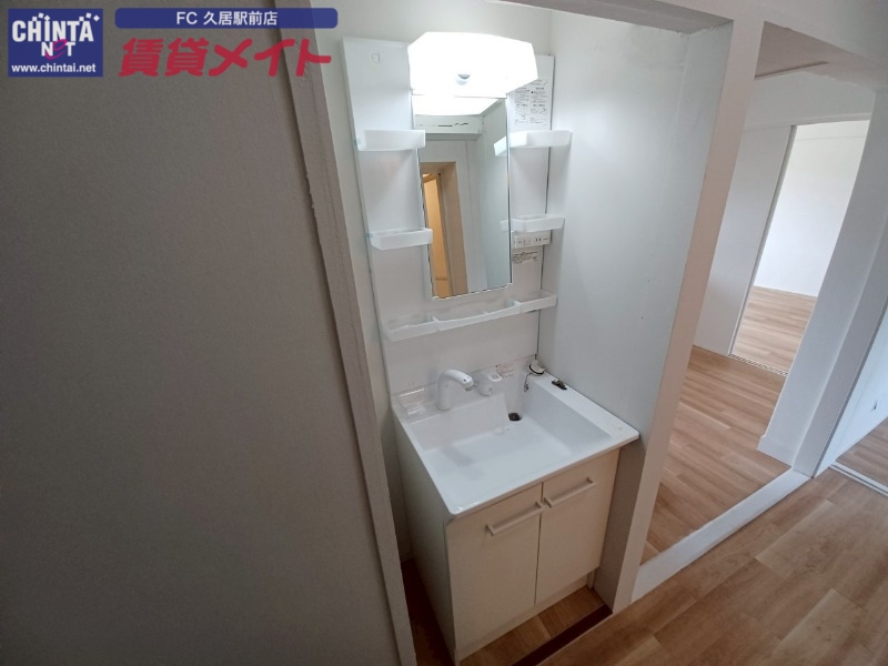 洗面設備　※同物件別部屋のお写真です。