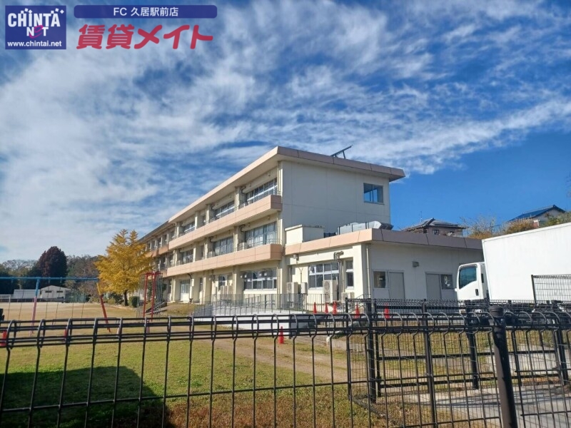 小学校　津市立戸木小学校（小学校）まで2475m