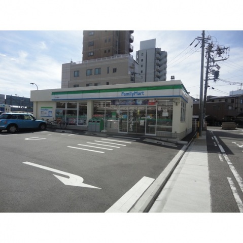 コンビニ　ファミリーマート（コンビニ）まで160m