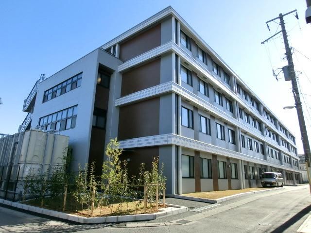 病院　吉川中央総合病院（病院）まで555m