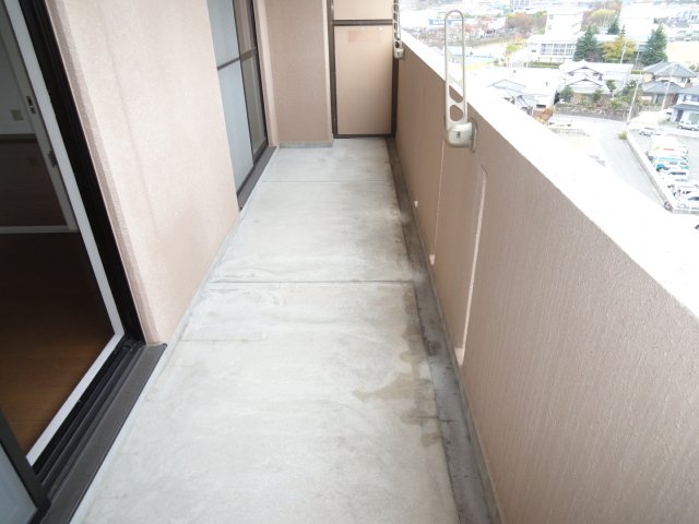 バルコニー　同物件別号室の写真です。