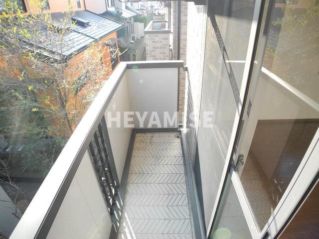 バルコニー　※室内画像は別号室のもの(反転タイプ)