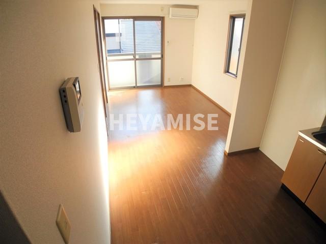 居室・リビング　※室内画像は別号室のもの(反転タイプ)