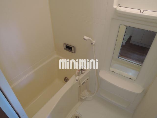 バス・シャワールーム　ゆったりとした浴室です。