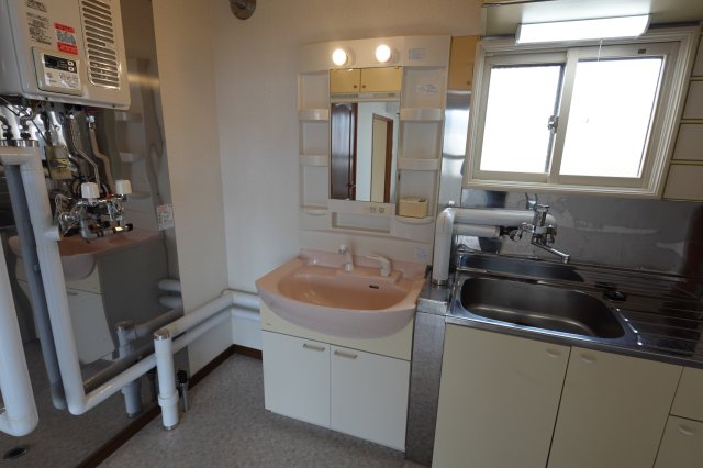 洗面設備　独立洗面台です