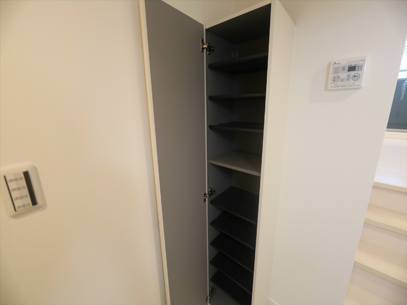 玄関　玄関　シューズボックス付（収納充実してます）