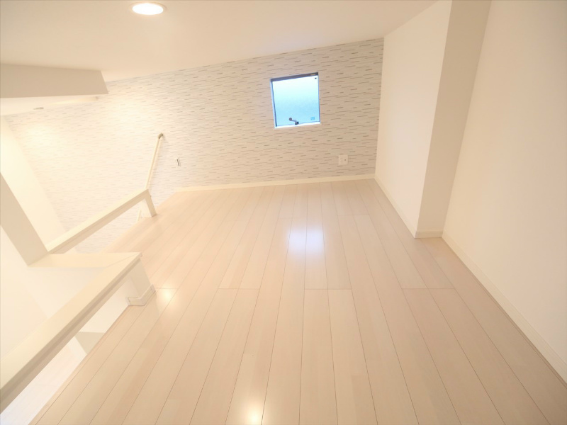 その他部屋・スペース　上段ロフト5.8帖（収納としてもお部屋としても使えます）