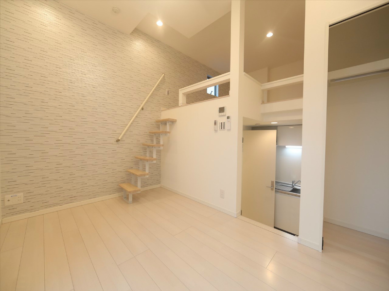 居室・リビング　洋室5.9帖　上段ロフト5.8帖（収納でも部屋でも使えます）