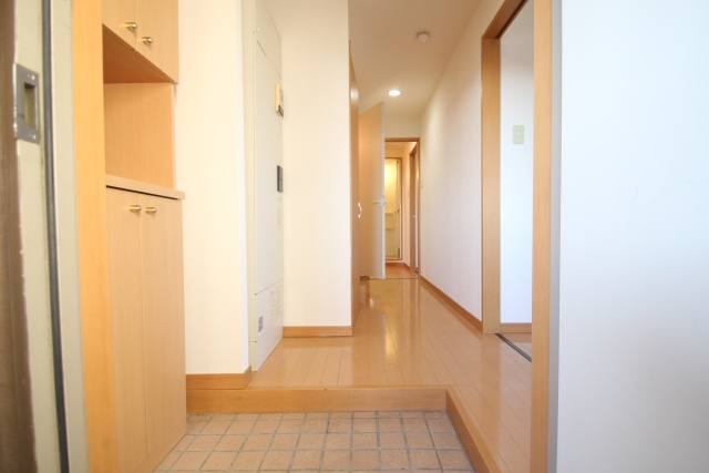 玄関　※別号室参考写真の為現状優先となります