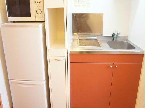 キッチン　キッチン周りにも収納スペースがあります♪