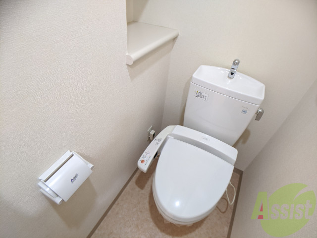 トイレ　人気のウォシュレットタイプのトイレです。安心して使えますね。