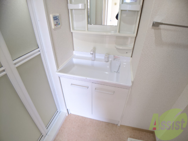 洗面設備　独立洗面台がありました。朝の身支度はここでバッチりですね。