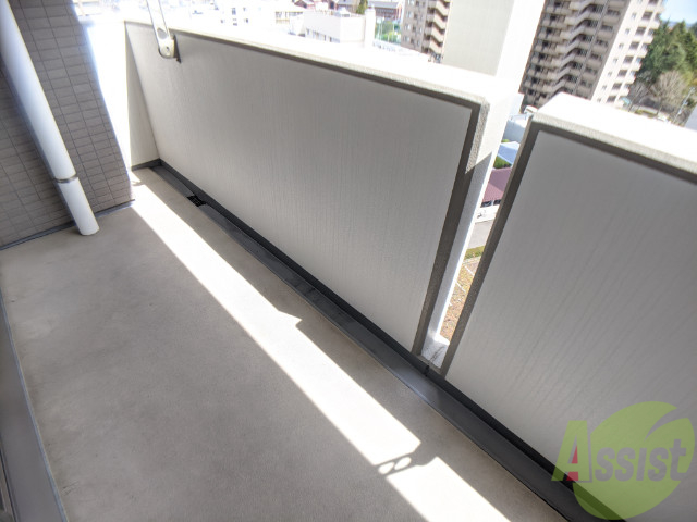 バルコニー　こちらはバルコニーです。洗濯物が干せるスペースがありました。