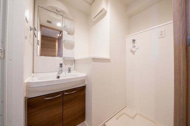 洗面設備　スペースが確保できる洗面所です