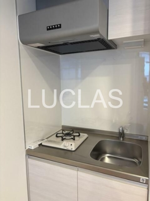 キッチン　キッチン下部に大きい収納スペース！