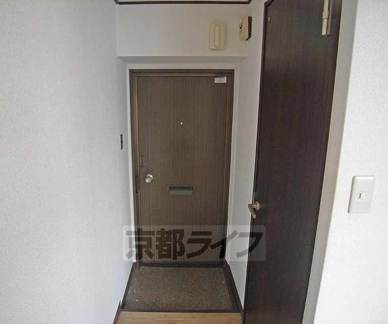 玄関　開放的な玄関です。