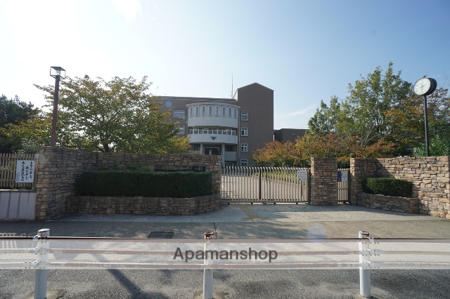 中学校　大和郡山市立郡山南中学校（中学校）まで472m