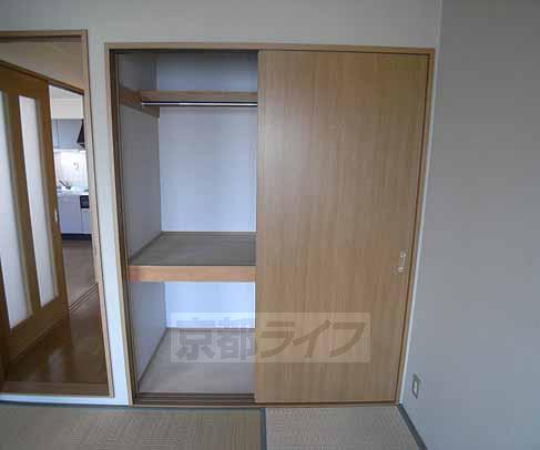 収納　珍しいタイプの和室収納です。