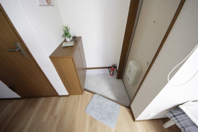 玄関　※モデルルームで、家具は展示用です。