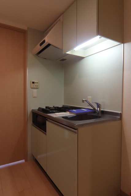 キッチン　※別部屋の参考写真のため、現状優先です。