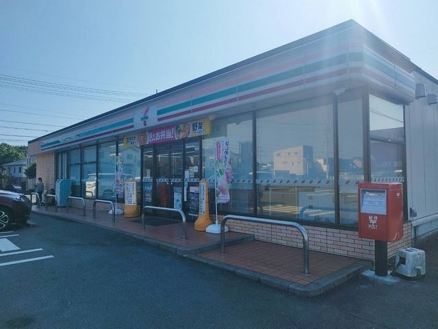 コンビニ　セブンイレブン（コンビニ）まで400m
