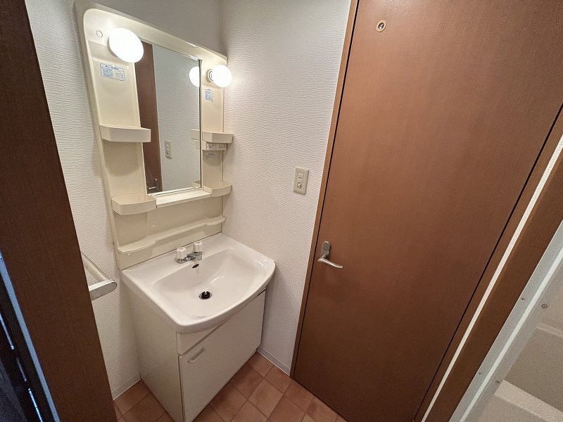 洗面設備　写真は類似です。