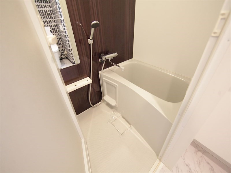 バス・シャワールーム　浴室暖房乾燥機付　追い焚き・オートバス機能付お風呂