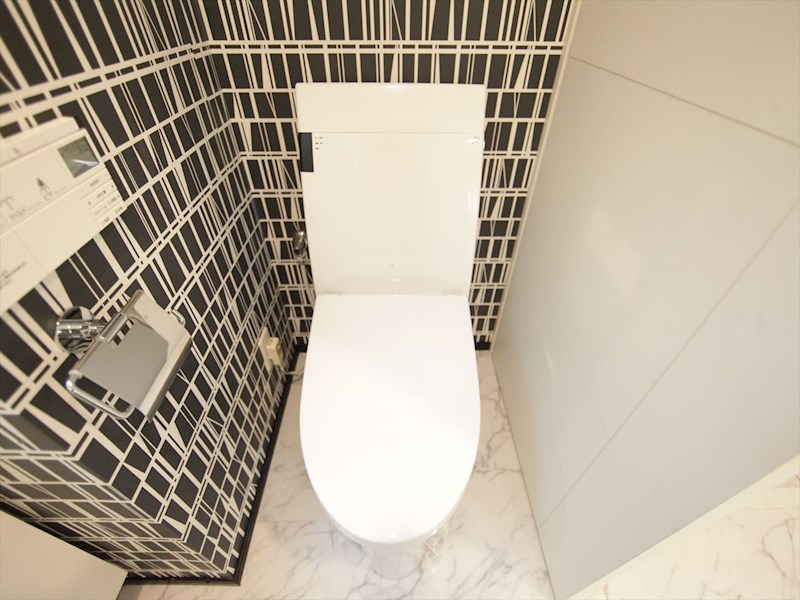 トイレ　温水洗浄暖房便座付トイレ