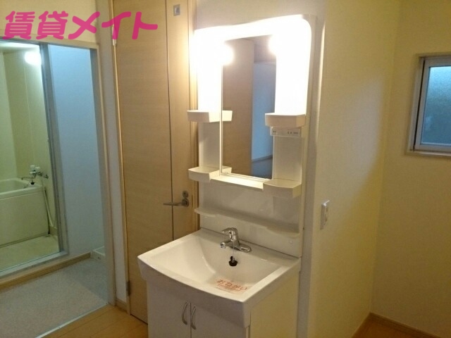 洗面設備　同型参考写真