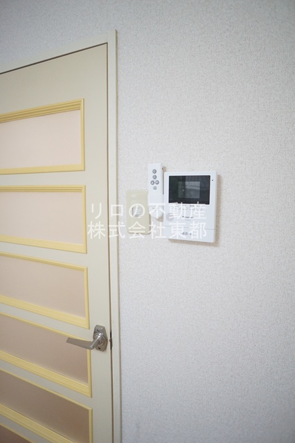 セキュリティ　来訪者の姿を確認できるＴＶモニター付インターホン設置済です！