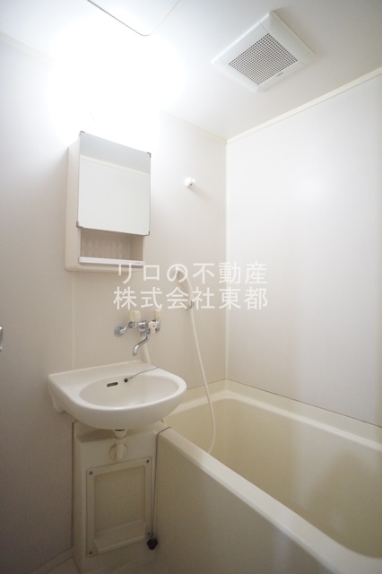 バス・シャワールーム　使いやすい☆洗面ボールと一体型のバスルームです♪