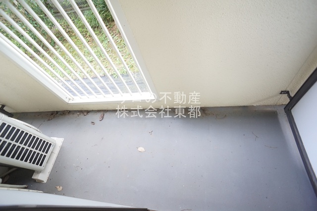 バルコニー　バルコニーがあるので洗濯物を太陽の下で干すことができます♪