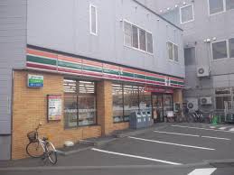 コンビニ　セブンイレブン札幌西28丁目駅前店（コンビニ）まで286m